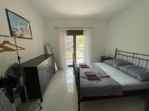 Summer house with the view of Athos