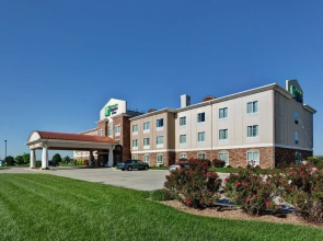 Holiday Inn Express & Suites Wichita Northwest, an IHG Hotel