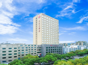 Ramada Plaza Zhijiang Hotel