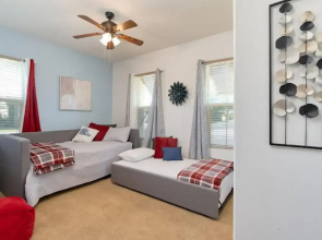 Stunning 4-bed House in Indio in Golf Course Commu