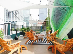 Sleeps 8 4 Sobro Suites w/ Kitchens & Art, Walk to Broadway by Avantstay