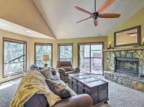 Wooded Retreat w/ Deck: 4 Mi to Downtown Flagstaff