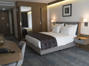 Yuksel Istanbul Yenikapi