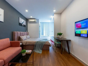 RIVERGATE apartment infinity pool & Gym