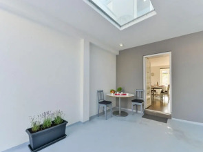 Villa Dragica mit Pool auf Terasse nur 50 m vom Meer in Privlaka, Kroatien