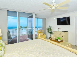 LaPlaya 204D Beach-lovers paradise 200 feet of private beach along the turquoise Gulf of Mexico