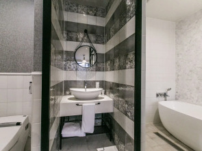 February Hotel The Signature Dongseongro