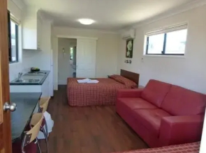 Cypress Pines Studio Villas