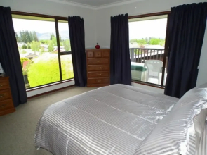 5 Chalet Cres