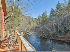Very Secluded Breathtaking Riverfront Game Room