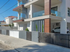 Sanders Evolution 2 Nice 2 Bdr Apt With Balcony