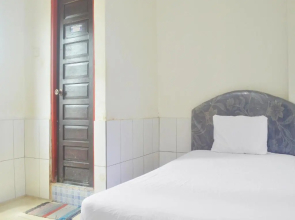 SPOT ON 91623 Pj Guest House Syariah