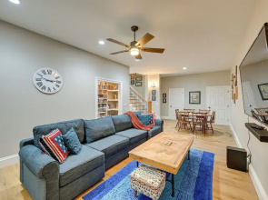 6 Mi to Dtwn Cashiers: Spacious Home w/ Deck