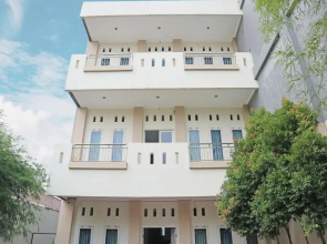 OYO 1649 Grya Lavinsa