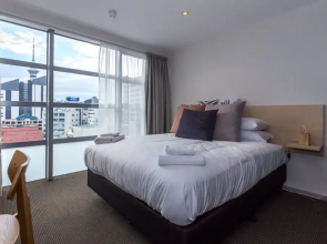 Light Filled Modern 1 Bedroom Apartment