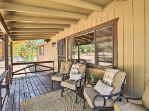 Rustic, Forest-view Retreat in Heber-overgaard!