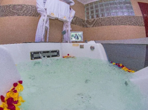 Tiffany Diamond Hotel Indira Gandhi Street