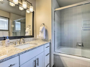 8 Mi to Copper Mtn: Sleek Frisco Townhome w/ Views