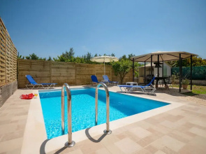 Jokos House in Roda With 2 Bedrooms and 2 Bathrooms