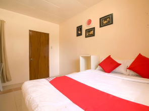 J5 Guest House & Restobar by OYO Rooms