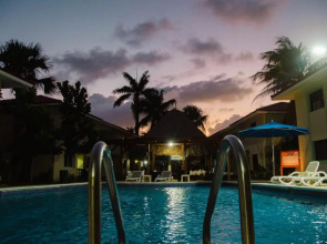 Sun Circle Hotel Condo Pool & Beach