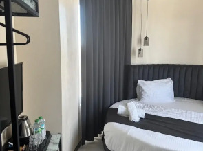 D Twins Airport Hotel