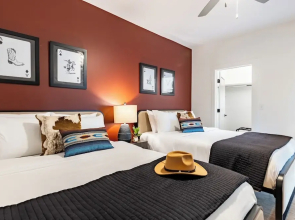 The Heights by AvantStay – Modern Condo Minutes from Broadway