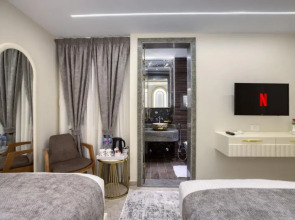 Pyramids Plateau Inn