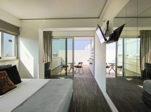 Phaedrus Living Luxury Suite Nicosia 503