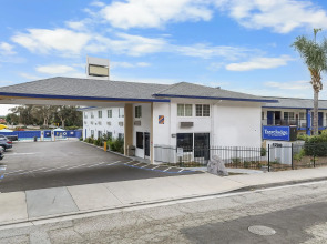 Travelodge by Wyndham Fairplex Pomona