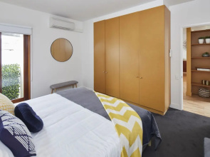 Spacious Carlton 1 bedroom Apt With Secure Parking