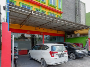 RedDoorz near Kamali Beach Bau Bau