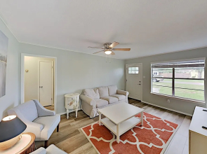 Chic Old Rockport Getaway - Walk To Beach! 2 Bedroom Duplex