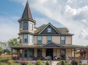 Dennison Street Inn Bed & Breakfast
