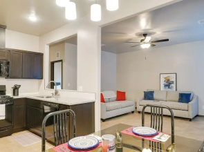 Single-story Apt, 3 Mi to Fort Bliss!