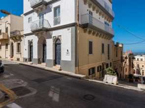 Yellow Pearl Apartments