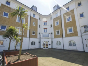 Marina Apartment Parking by Brighton Holiday Lets