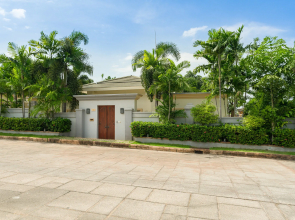 Luxury Pool Villa SRV