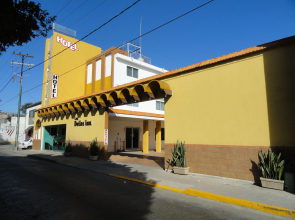 Las Dalias Inn