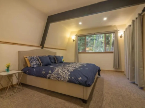 Midnight by Avantstay Remodeled Alpine Meadows A-frame
