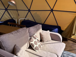 Geodome Glamping With sea Views Near Pendine