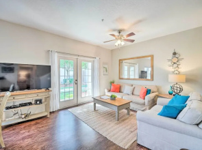 Lucaya Village Townhome w/ Pool, 6 Mi to Disney!