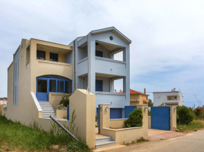 Fani's Komi apartments
