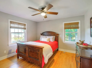 Walk to Radford University: Home w/ Fire Pit!