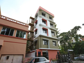 Collection O 22909 Guestopolis