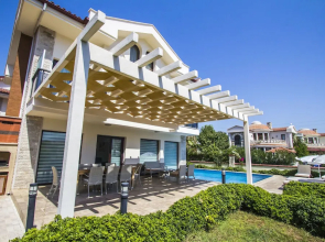 Villa East by Tatilpremium