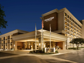 Doubletree by Hilton McLean Tysons
