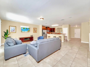 6BR Family Home w Private Pool BBQ Netflix