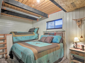 Rustic Cabin 20 Mins to Capitol Reef Nat'l Park!