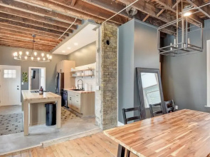 Large Milwaukee Home 4BR Fast Wifi